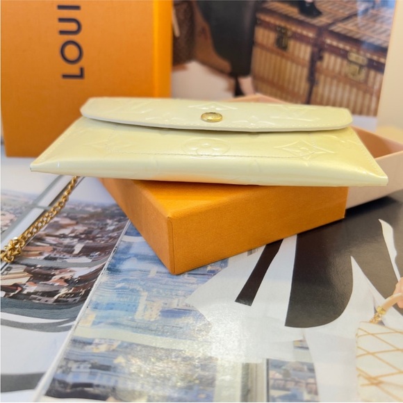 LOUIS VUITTON | Yellow Vernis Clutch - Picture 7 of 11